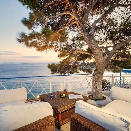 Villa Nikolitsa With Private Beach Megara Exterior photo